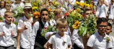 Solätte Burgdorf, Nachmittagsumzug, Blumengeschmückte Schulkinder
